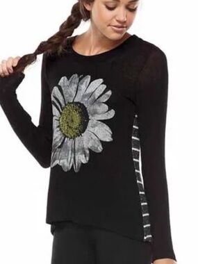 Modern Lux lightweight daisy sweater M